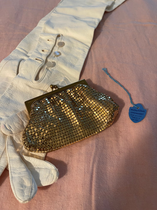 Vintage Whiting & Davis Gold Mesh Coin Purse with clasp